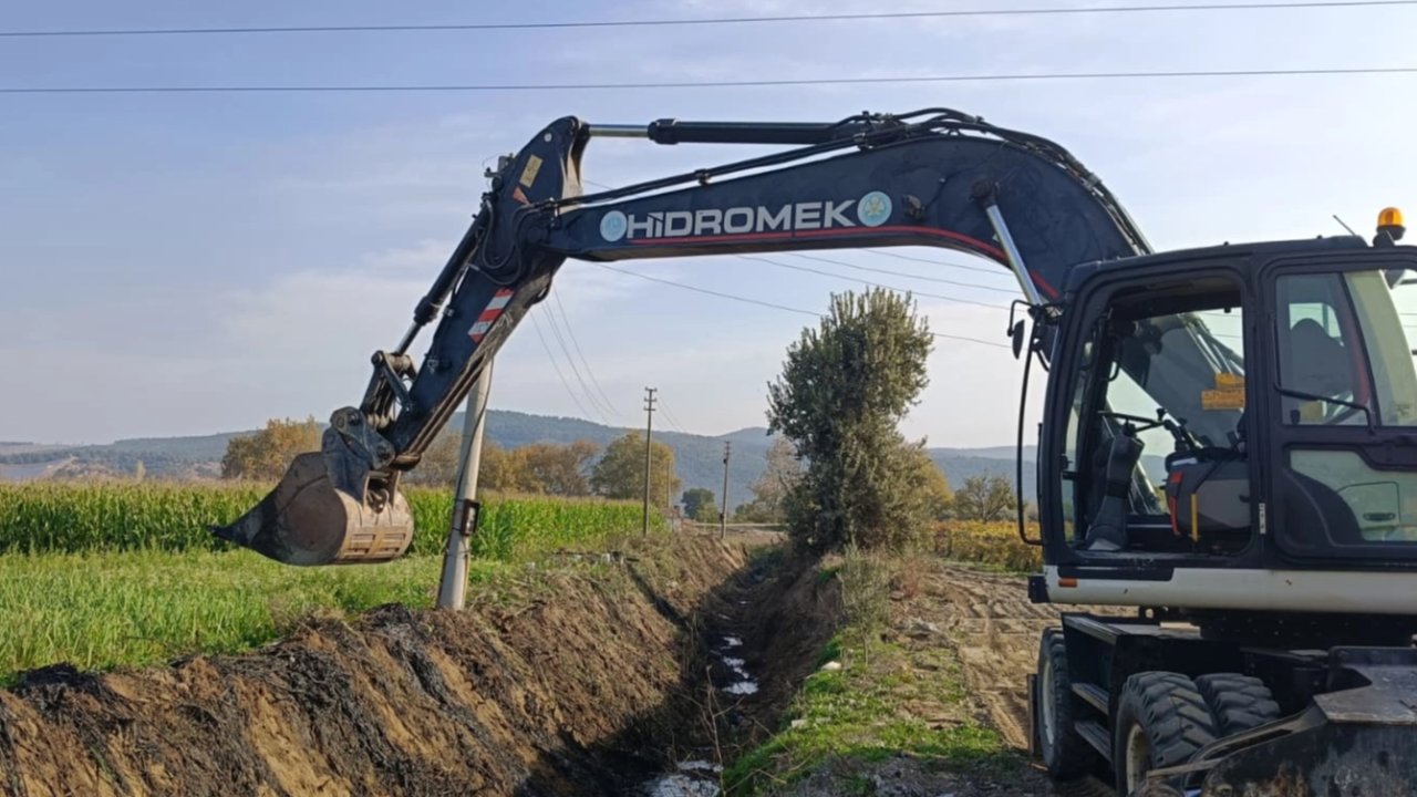 Manisa&#039;da tarım arazileri taşkınlara karşı korunuyor
