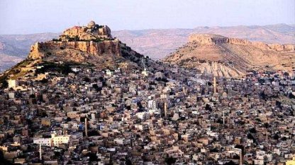 Mardin 1. Cadde'de tarihi dokuya aykırı unsurlar kaldırılıyor