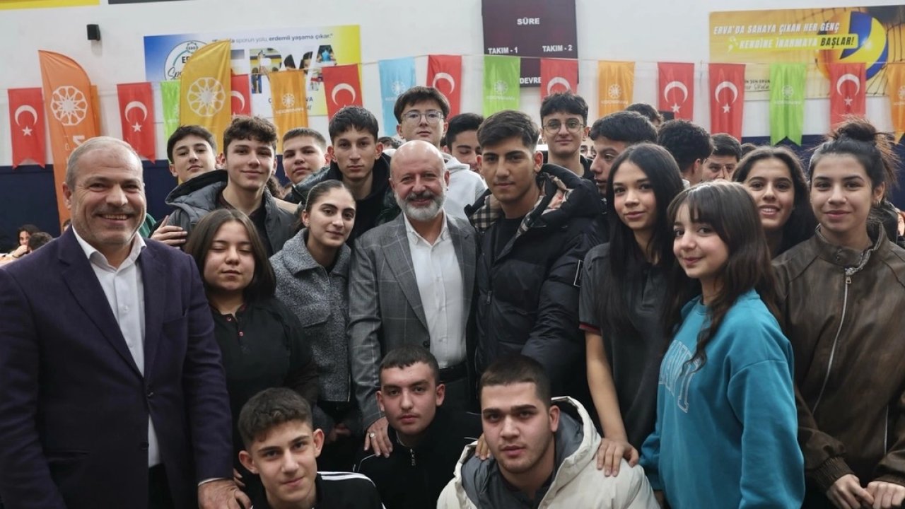 Ahmet Çolakbayrakdar'dan gençlerle coşkulu buluşma