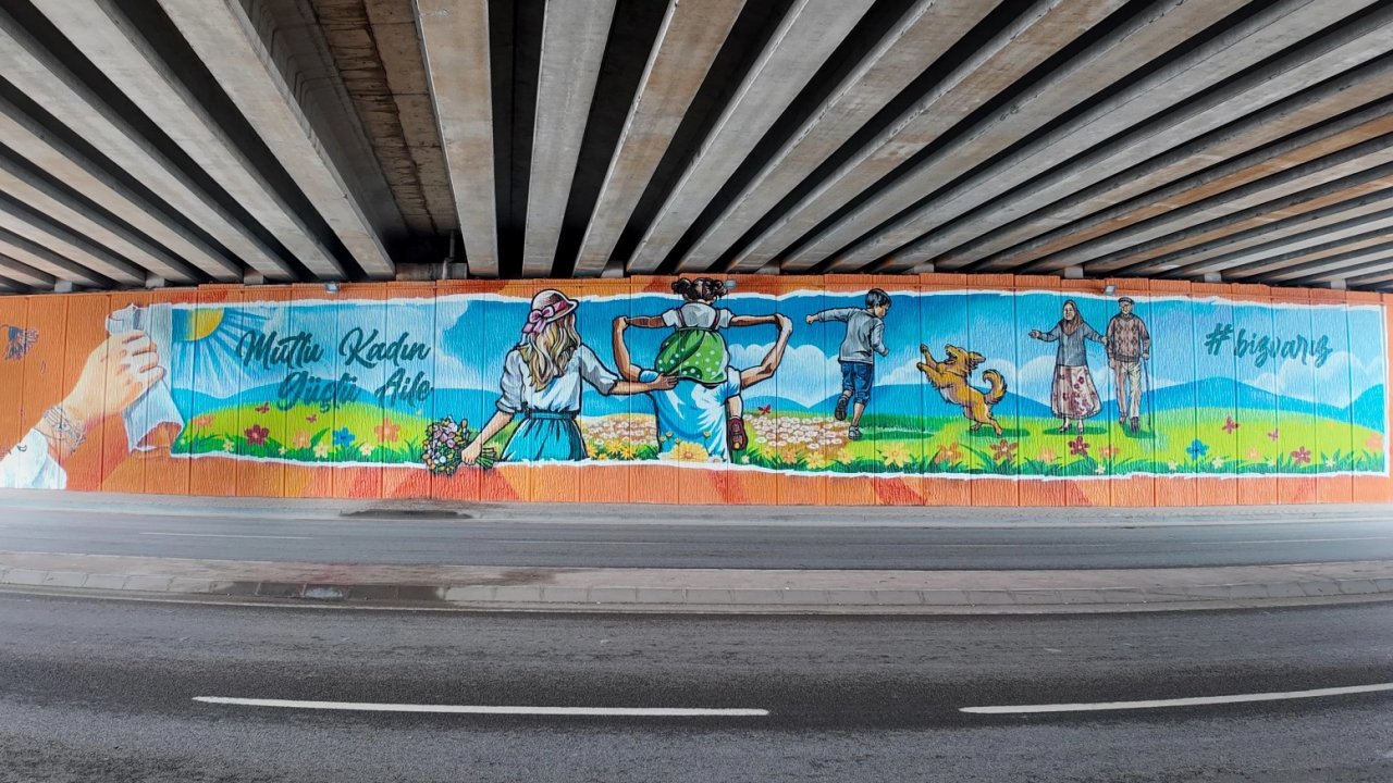 Aile yılında güçlü aile vurgusu Kocaeli'de duvarlara yansıdı