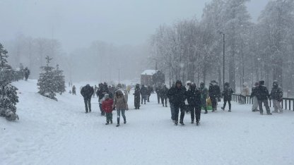 Ailele ve çocuklar Kartepe'de karın keyfini çıkardı