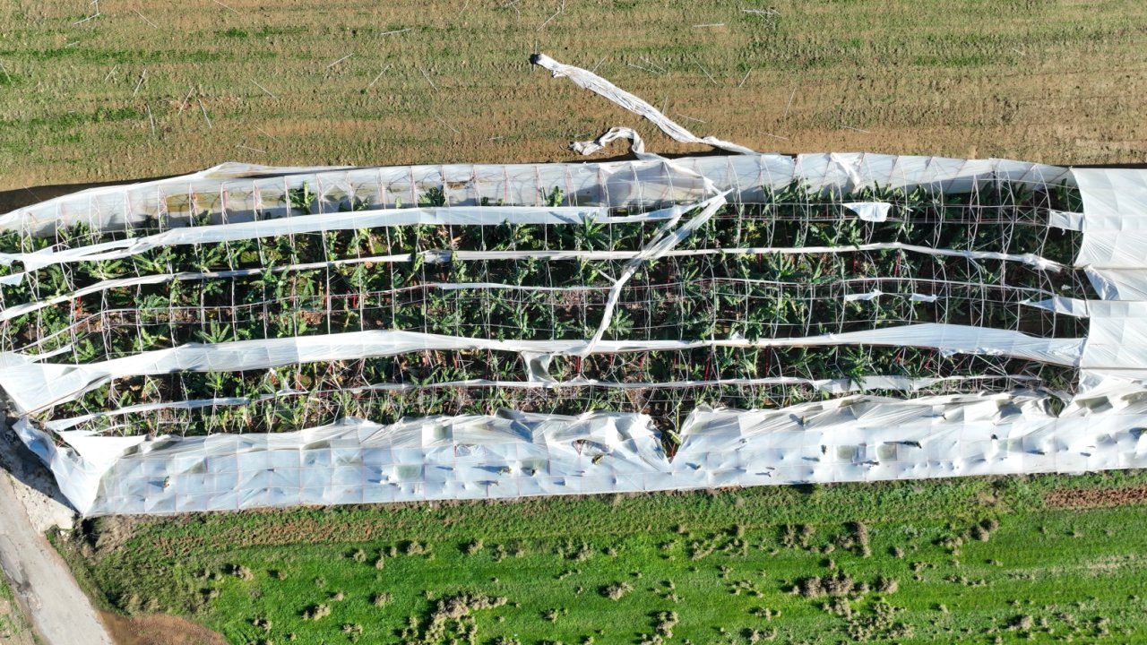 Antalya Büyükşehir’den hortum felaketinde çiftçiye destek