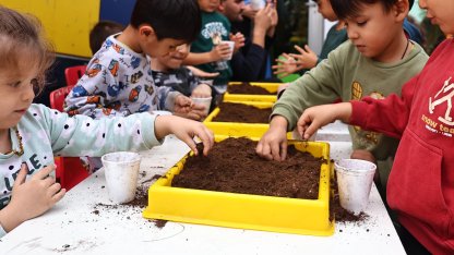 Antalya'da minik eller toprakla buluştu