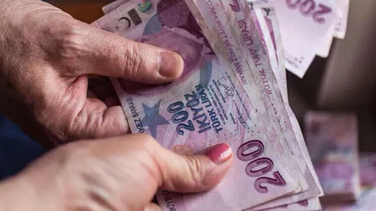 Aralık ayı yaşlı ve engelli aylıkları hesaplara yatırılıyor