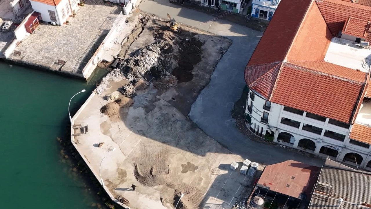 Ayvalık'ın denize açılan yeni meydanına modern dönüşüm