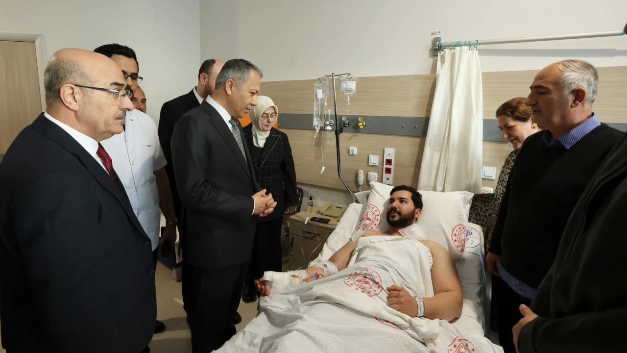 Bakan Yerlikaya’dan Yalova’daki yaralı polislere ziyaret