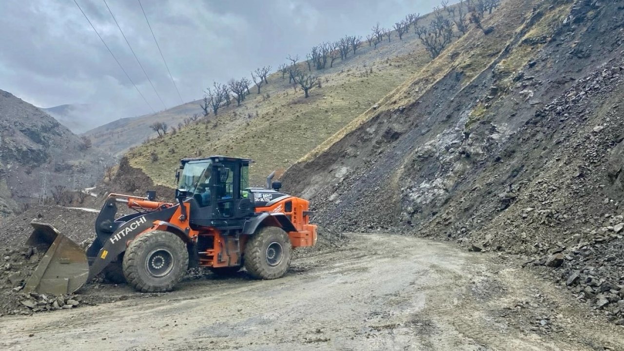 Batman Sason&#039;da yağışla kapanan köy yolları yeniden açık