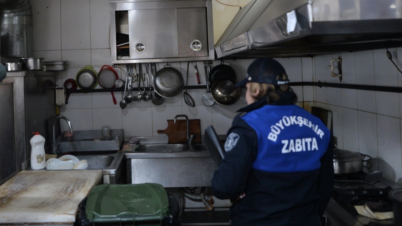 Bursa Büyükşehir Zabıtası&#039;ndan Harmancık&#039;ta sıkı denetim