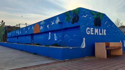 Bursa Gemlik’te bir atıl duvar daha sanatla güzelleşti