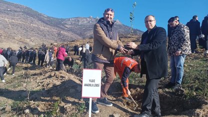 Bursa Gürsu'da 'Türkiye Yüzyılı Maarif Modeli' ışığında fidanlar toprakla buluştu