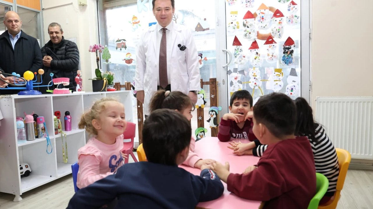 Bursa'da Başkan Erkan Aydın çocuklara mesleğini tanıttı