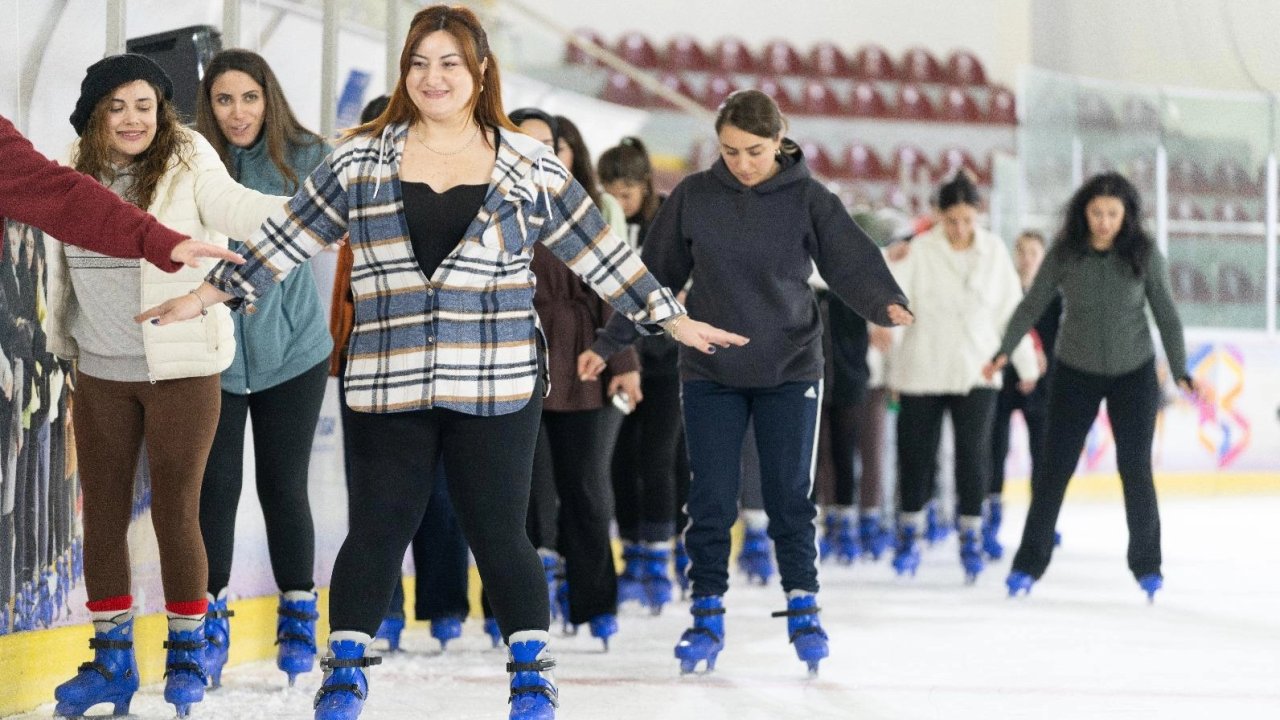 Büyükşehir Kültürpark ve Bostanlı’da buz pisti kuruyor