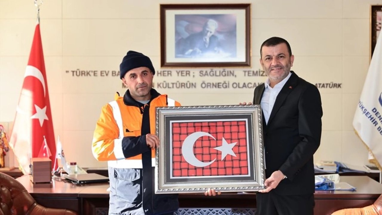 Denizli’de Büyükşehir personelinden alkışlanacak bayrak hassasiyeti