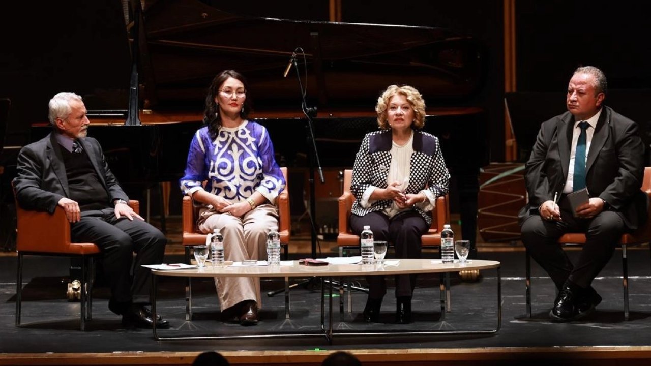 Dünya Türk Dili Ailesi Günü İzmir’de ilk kez düzenlendi