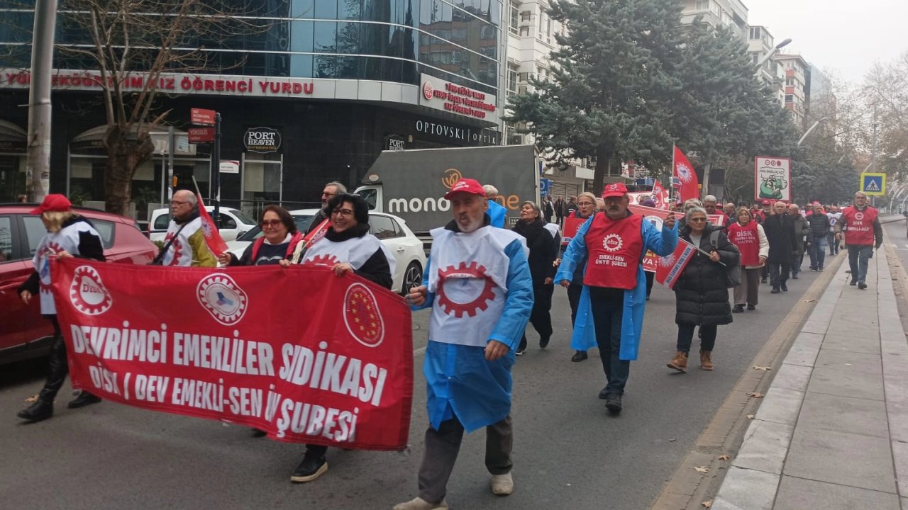 Emekliler Samsun'dan Ankara'ya yürüdü... Tandoğan Meydanı'nda hak mücadelesi