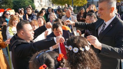 Gölcük'te engelli bireyler renk kattı