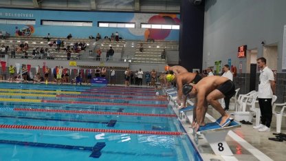 İstanbul'da şampiyonluğa kulaç attılar