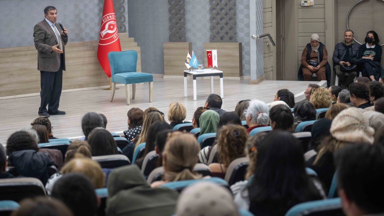 İzmir Bornova'da Prof. Dr. Üstün Dökmen ile ilham veren buluşma