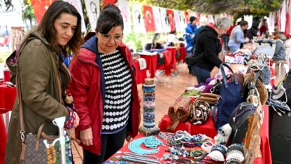 İzmir Bornova’da yılbaşı hediyelik eşya günleri