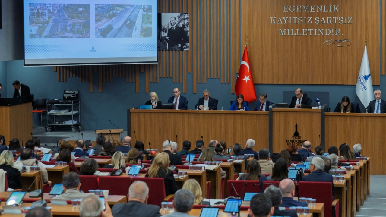 İzmir Buca'daki riskli yapılar için tahliye ve destek paketi Büyükşehir Meclisi'nde
