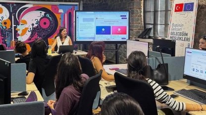 İzmir Büyükşehir gençleri dijital gençlere hazırlıyor