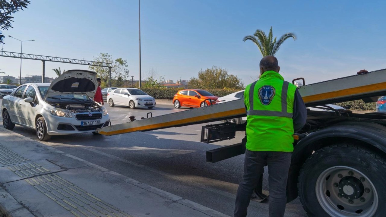 İzmir Büyükşehir’den trafiğe anında müdahale