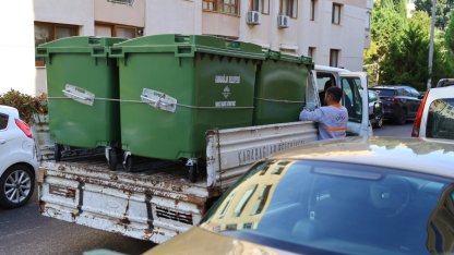 İzmir Karabağlar'da çöp konteynerleri yenileniyor