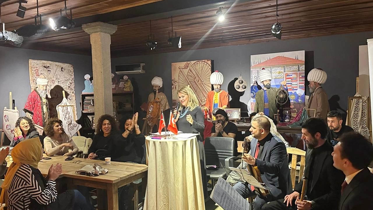 İzmir Öğretmen Akademilerİ&#039;nde Türk Müziği ziyafeti