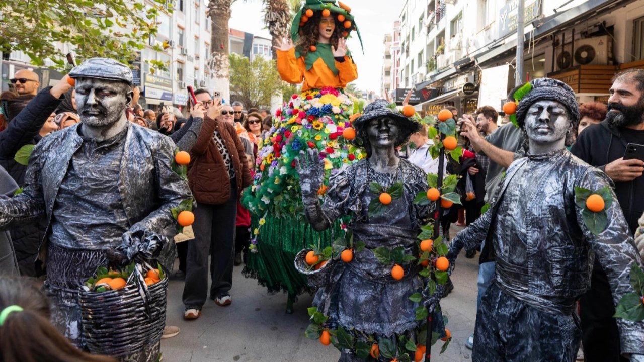 İzmir&#039;de 25. Mandalina Şenliği üreticinin yüzünü güldürdü
