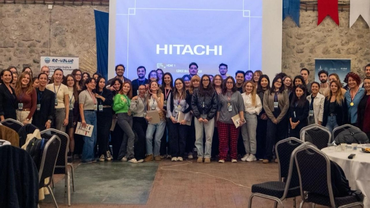 İzmir'de genç tasarımcılar doğadan ilhamla tasarladı