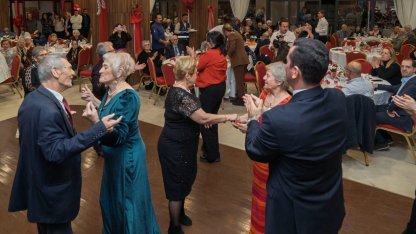 İzmir'de huzurevinde yeni yıl coşkusu