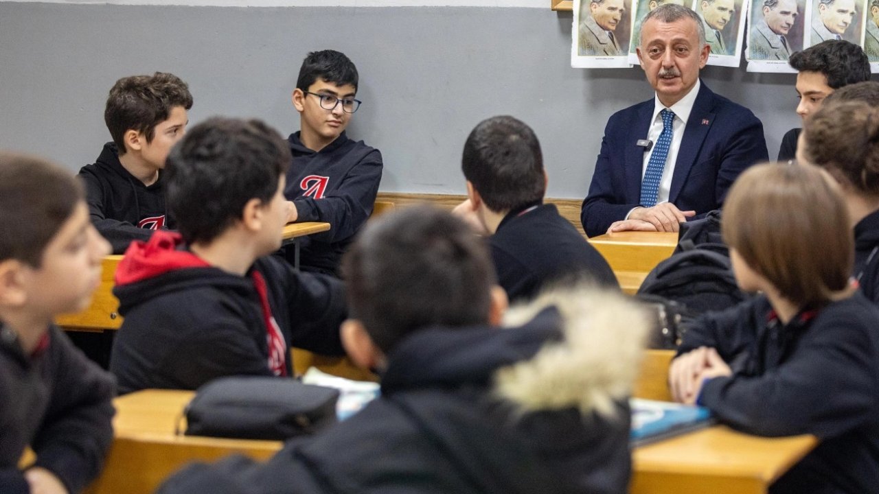 İzmir'de sınıf başkanının vaadi Başkan Büyükakın ile yerine geldi