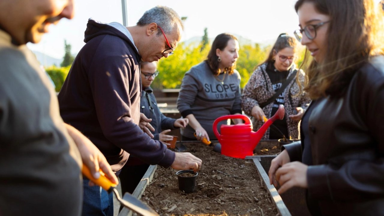 İzmir&#039;de tohumdan toprağa, topraktan sofraya
