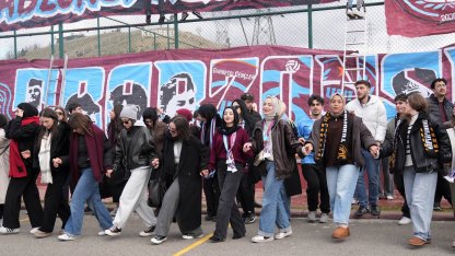 Keçiören’de üniversiteli Trabzonsporlulardan coşkulu horon festivali