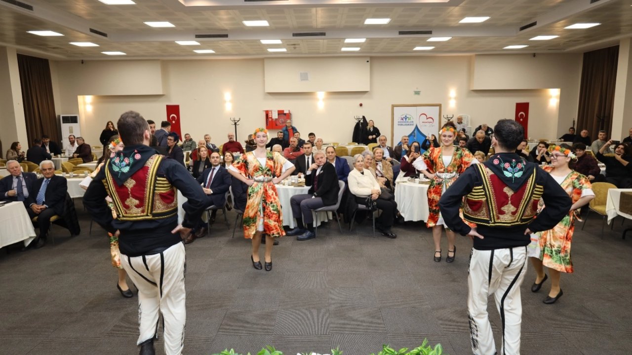 Kocaeli İzmit’te Dünya Türk Dili Ailesi Günü anlamlı bir programla kutlandı