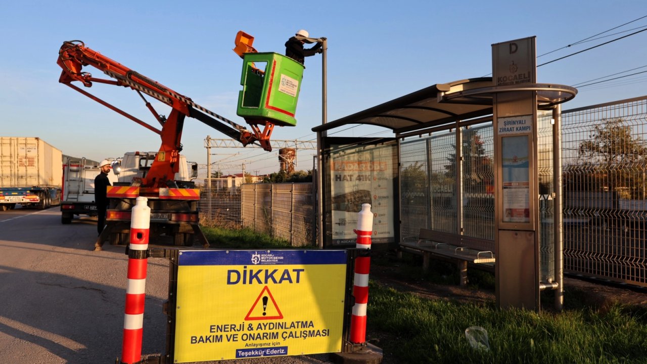 Kocaeli'de duraklara güneş enerjili aydınlatma çözümü