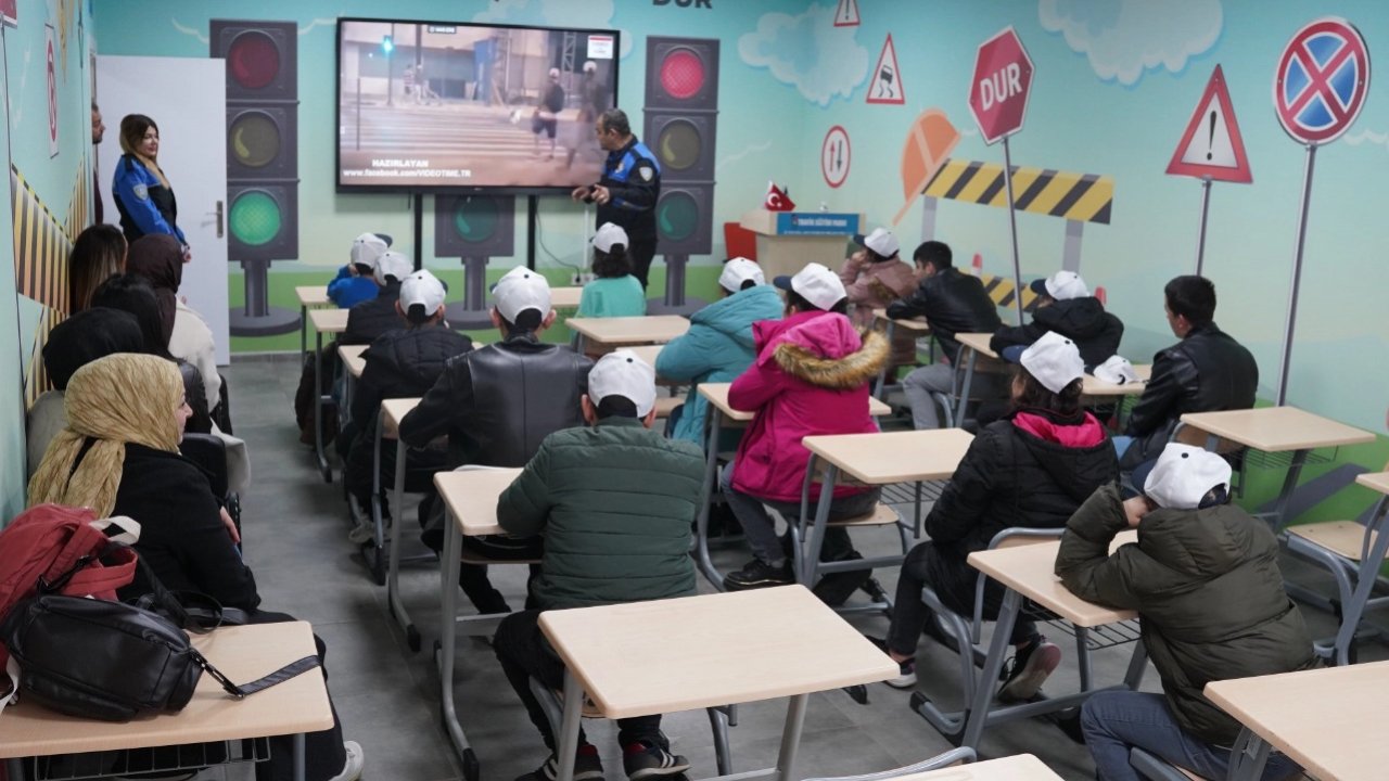 Kocaeli’de özel bireylere trafik bilinci eğitimi