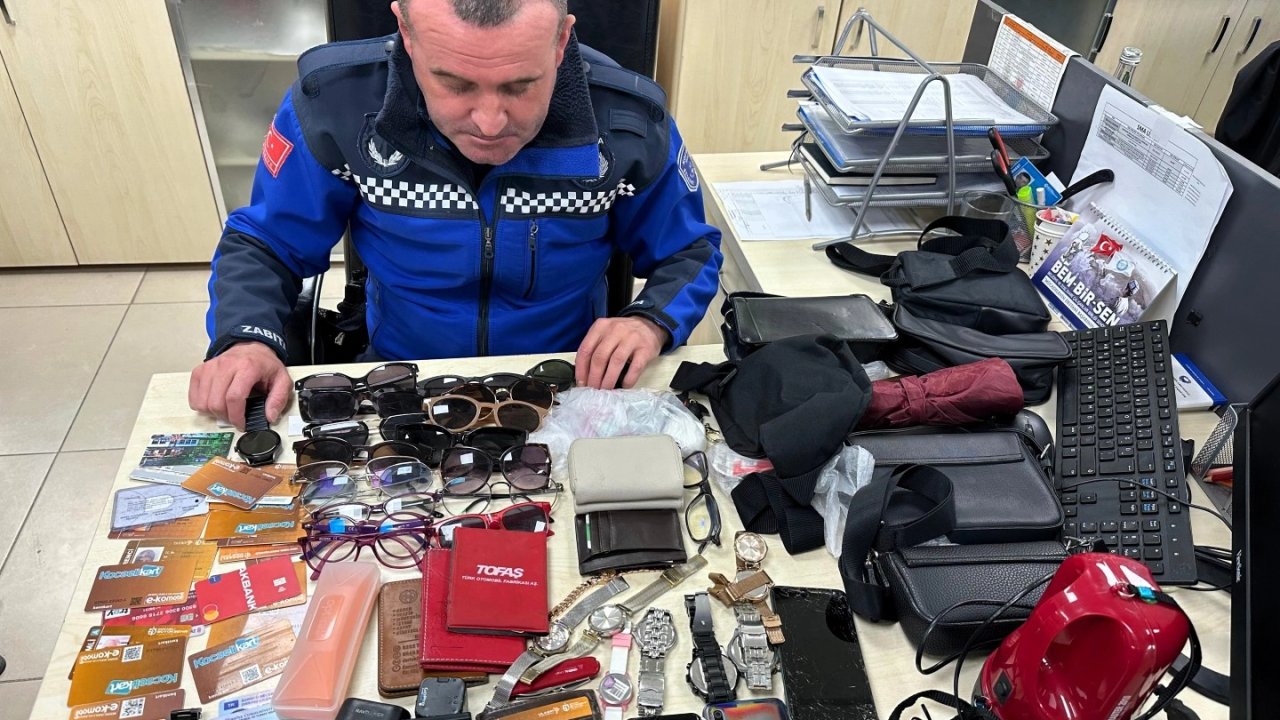 Kocaeli’de unutulan eşyalar sahiplerine teslim ediliyor