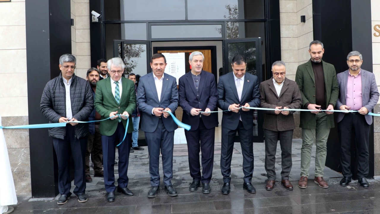 Konya&#039;da “Mesneviden İnciler” hat sergisi açıldı
