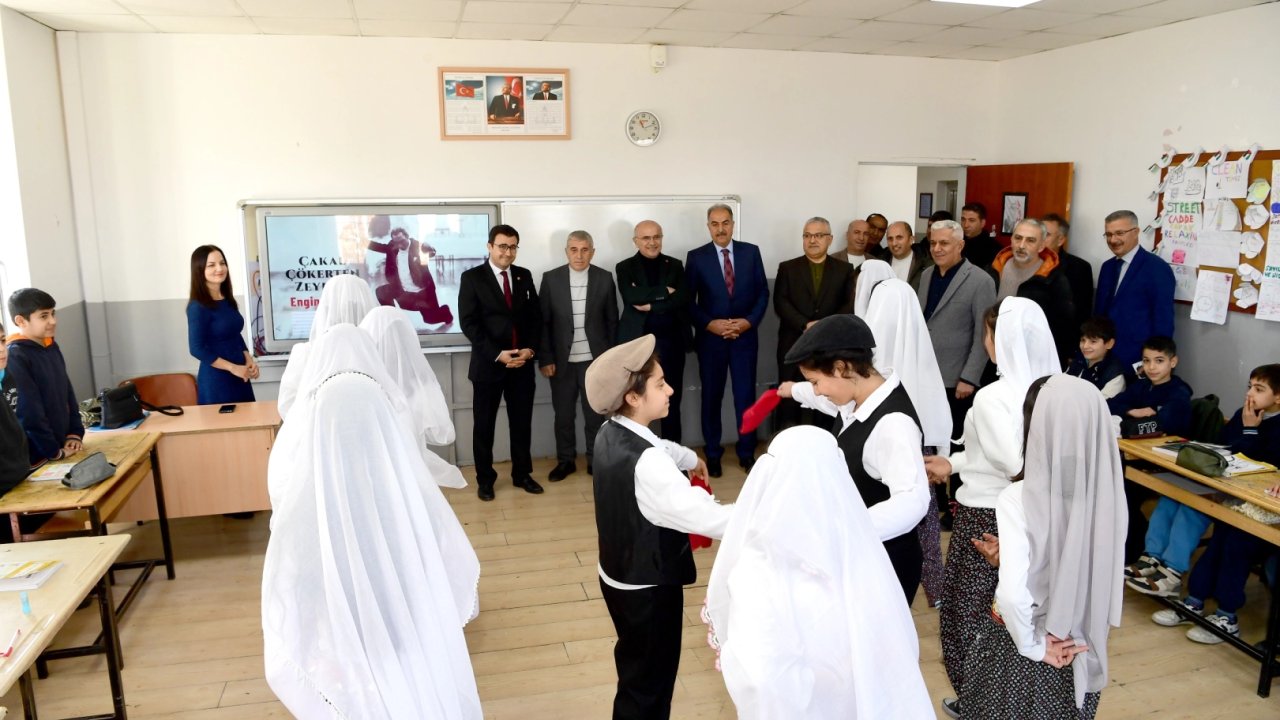 Malatya’da Başkan Er öğrencilerle buluştu