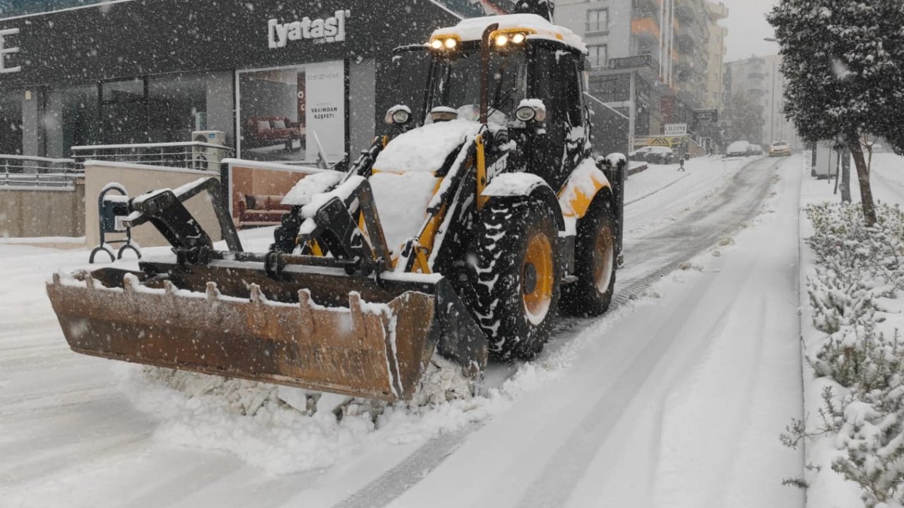 Mardin Büyükşehir de karla mücadelede