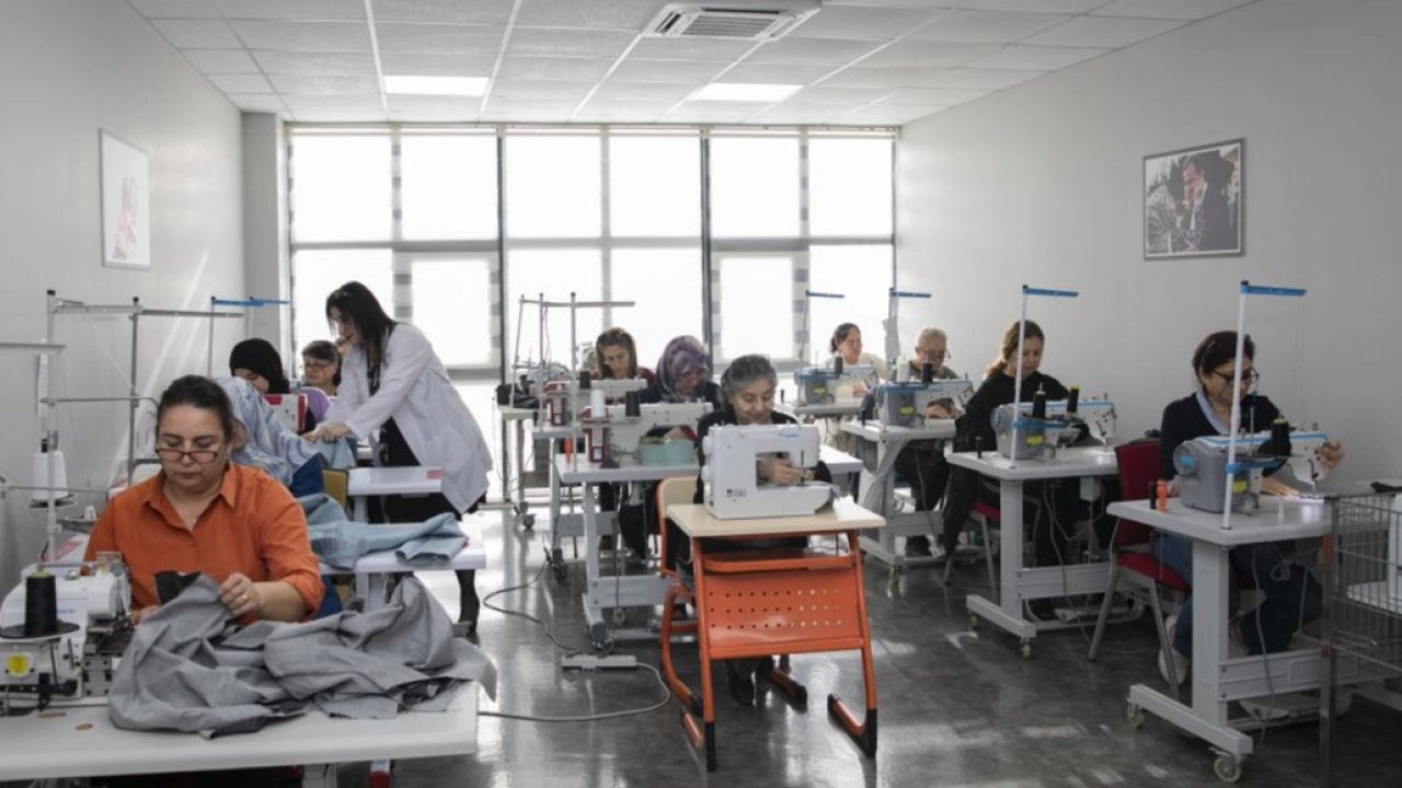 Mersin&#039;de giyim üretim kurslarına yoğun ilgi