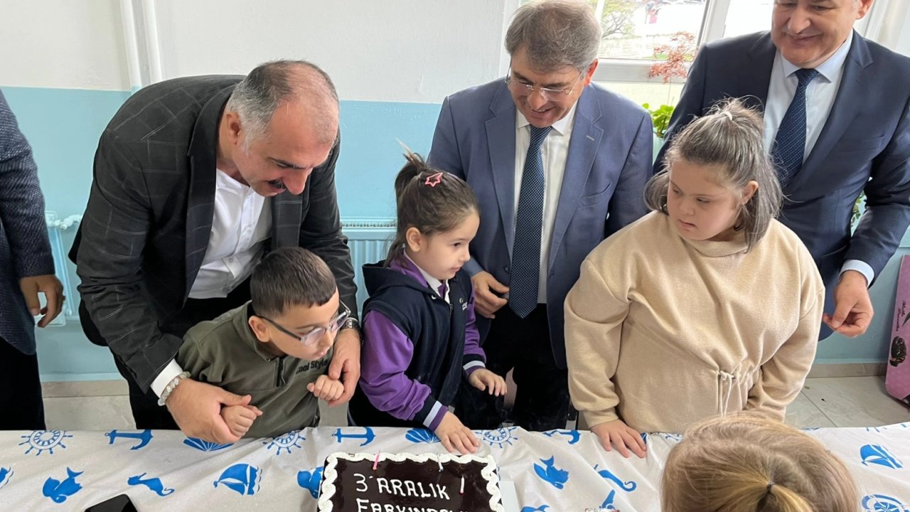 Mudanya&#039;da özel gereksinimli bireyler için pasta kesildi