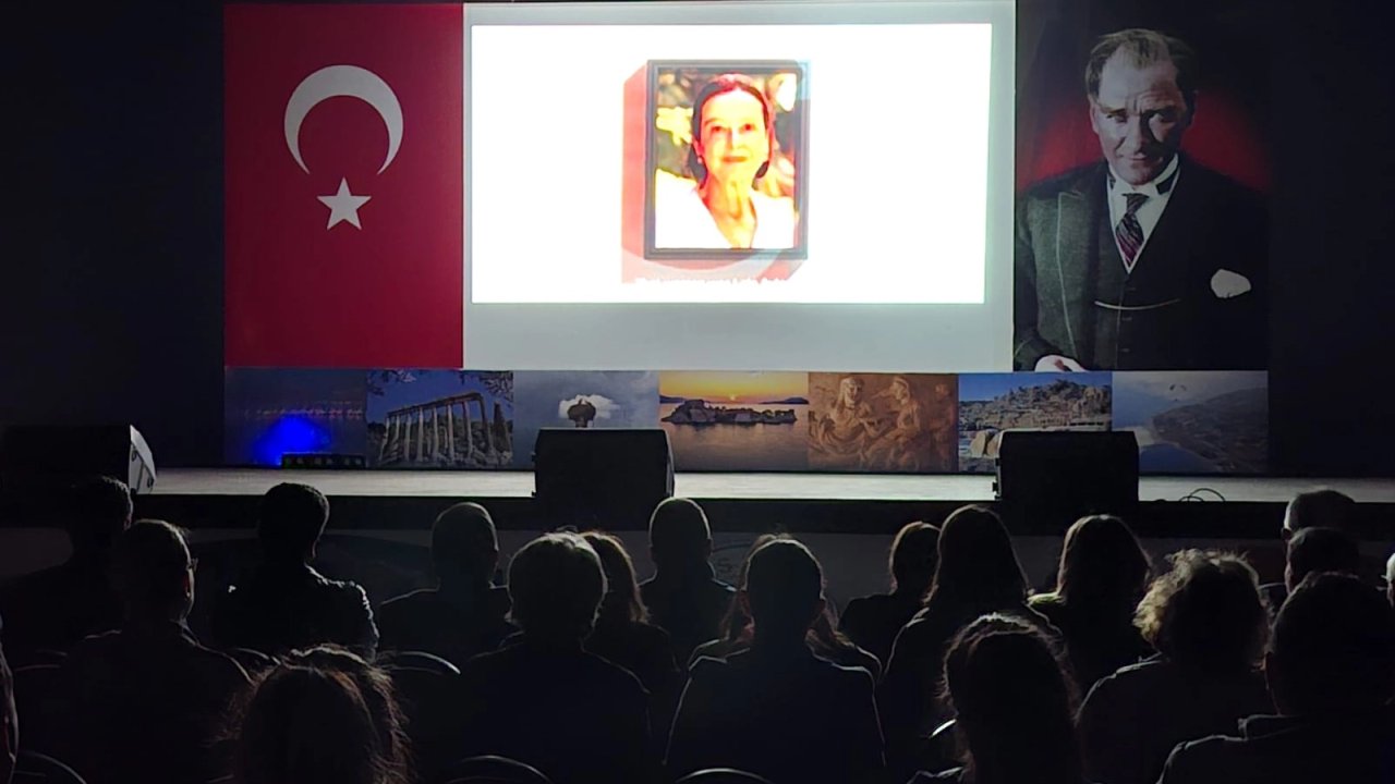 Muğla Milas'ta 'Vali Hanım' belgeseli izleyiciyle buluştu
