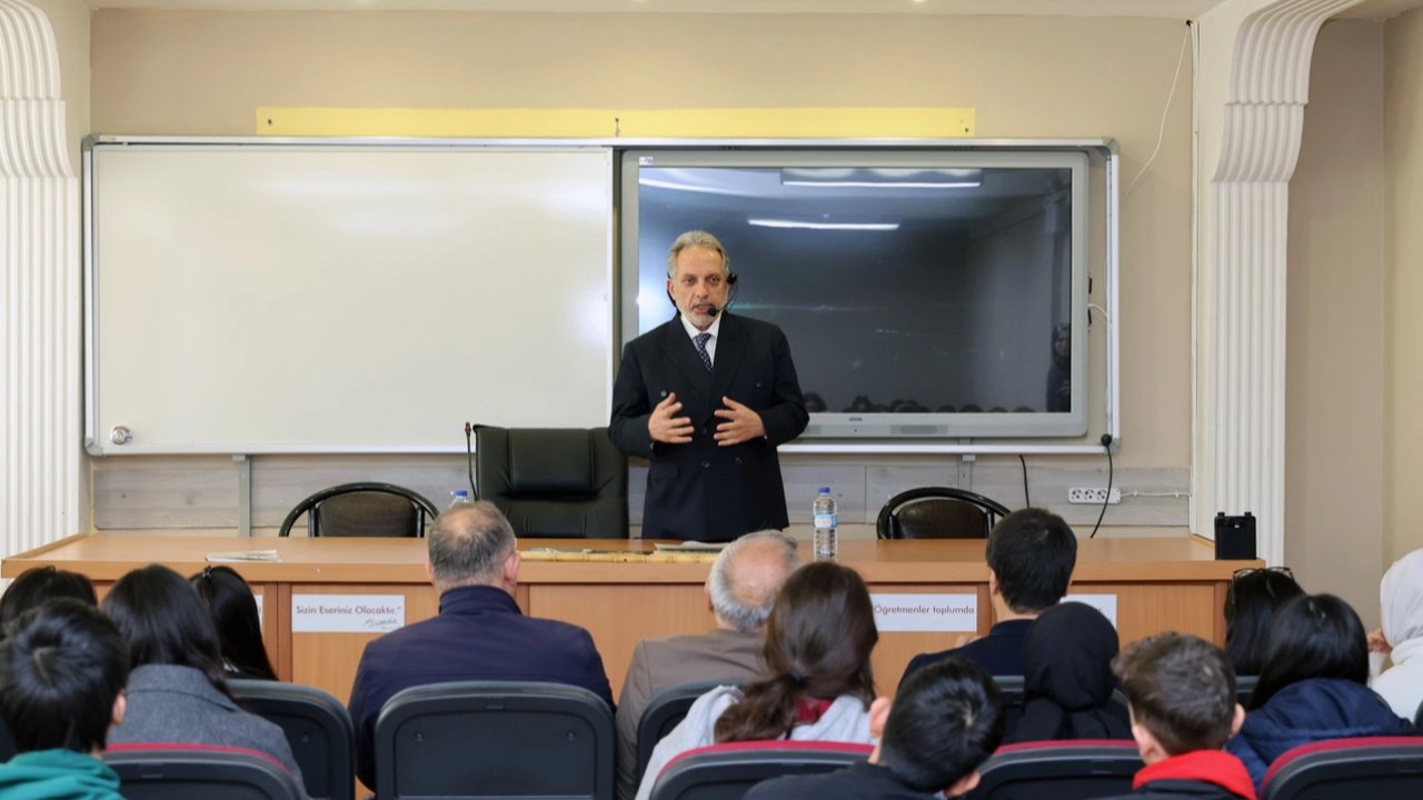 Mustafa Yalçın Talaslı gençlerle buluştu