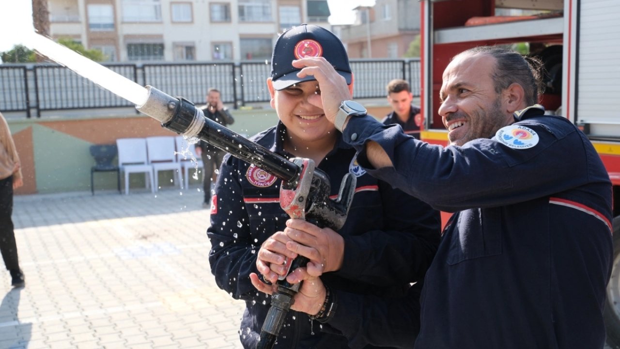 Özel gereksinimli Ahmet bir günlüğüne itfaiye eri oldu