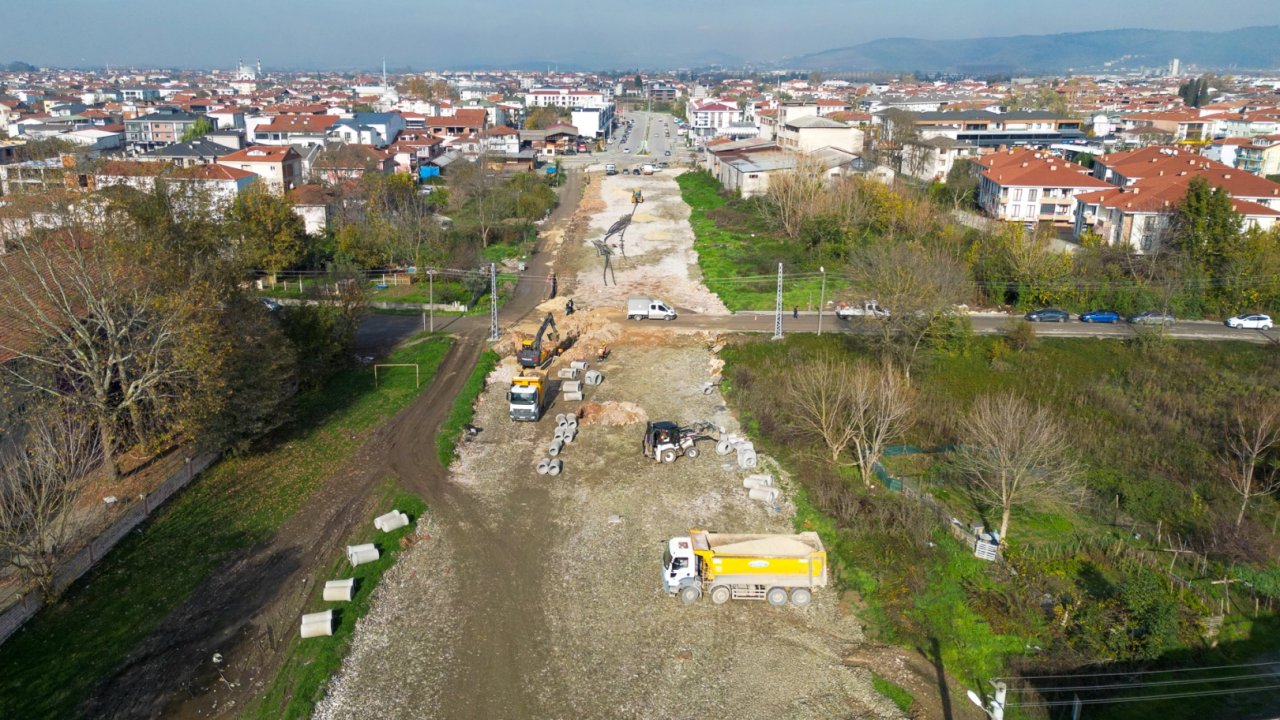 Sakarya Alparslan Türkeş Caddesi&#039;nde duble yol güçlendirmesi