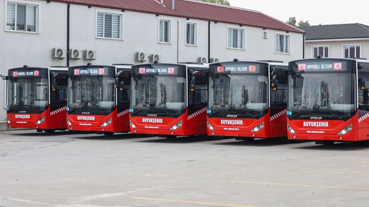 Sakarya Büyükşehir’in metrobüs filosuna 5 araç daha dahil oldu