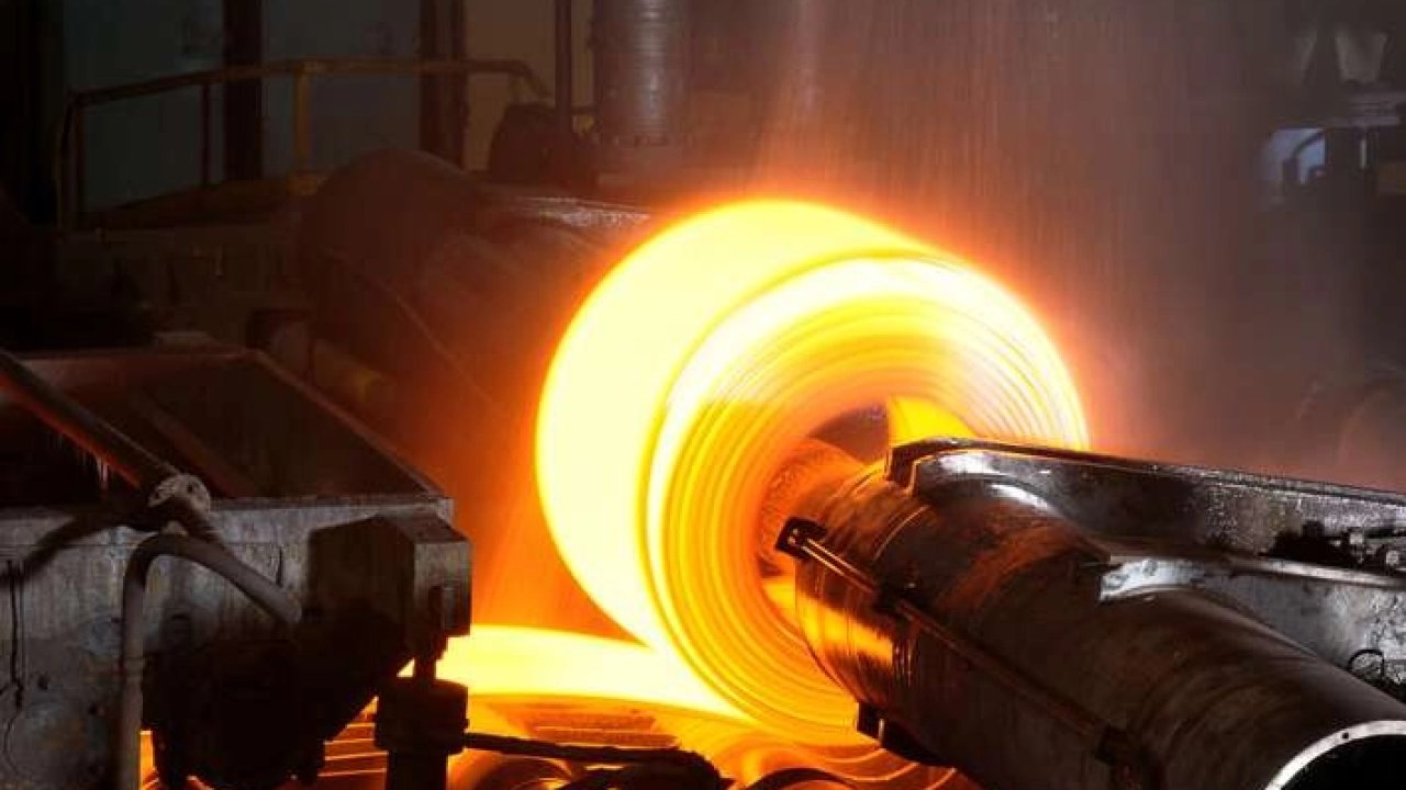 Sanayi üretimi yıllık arttı, aylık azaldı