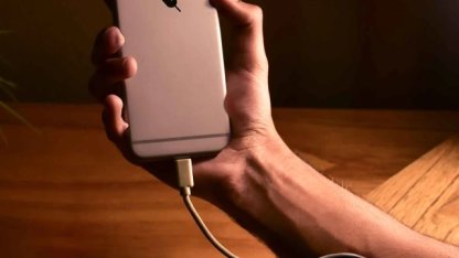 Telefonundan ayrı kalma korkusu ruh sağlığını etkiliyor!